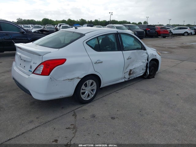 Nissan Versa