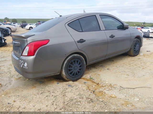 Nissan Versa 1.6 S+