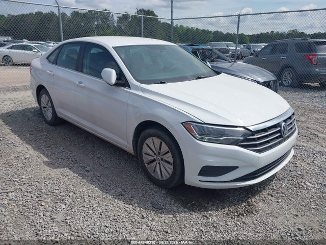 Salvage Volkswagen Jetta Image