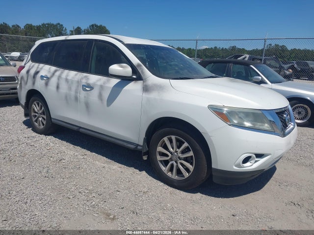Salvage Nissan Pathfinder Image