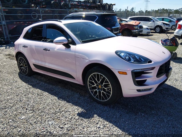 Salvage Porsche Macan Image