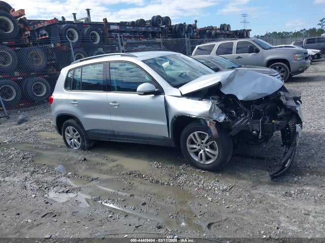 Volkswagen Tiguan S
