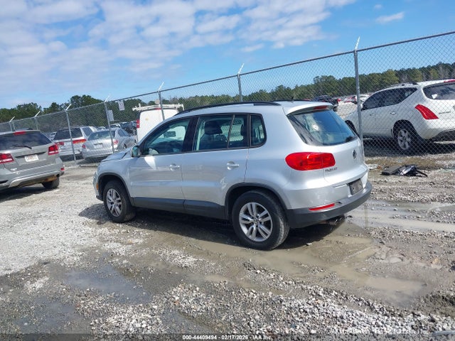 Volkswagen Tiguan S