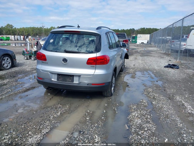 Volkswagen Tiguan S