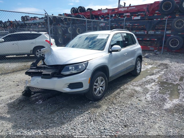 Volkswagen Tiguan S