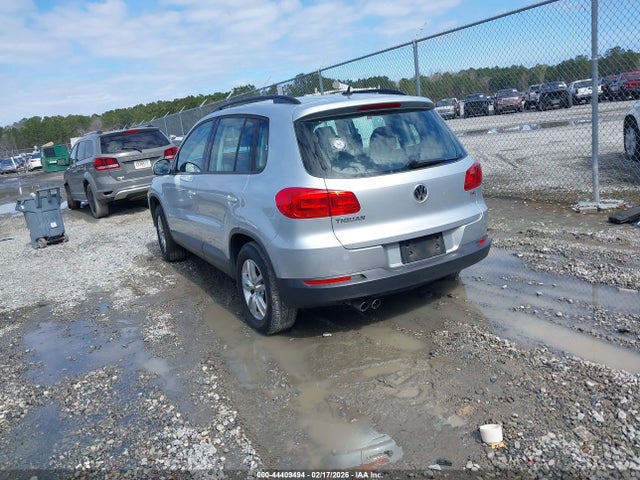 Volkswagen Tiguan S