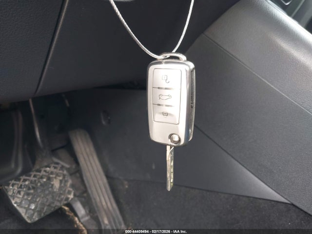 Volkswagen Tiguan S