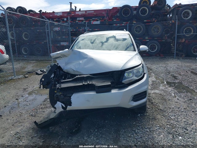 Volkswagen Tiguan S