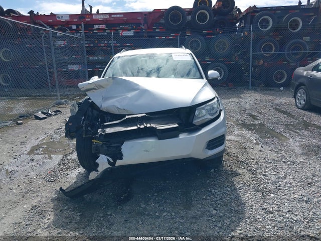 Volkswagen Tiguan S