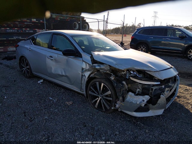 Salvage Nissan Altima Image