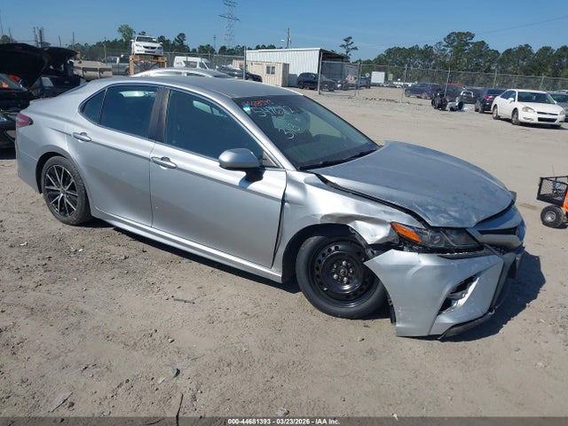Salvage Toyota Camry Image