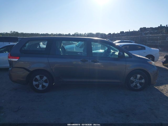 Toyota Sienna Base V6 7 Passenger