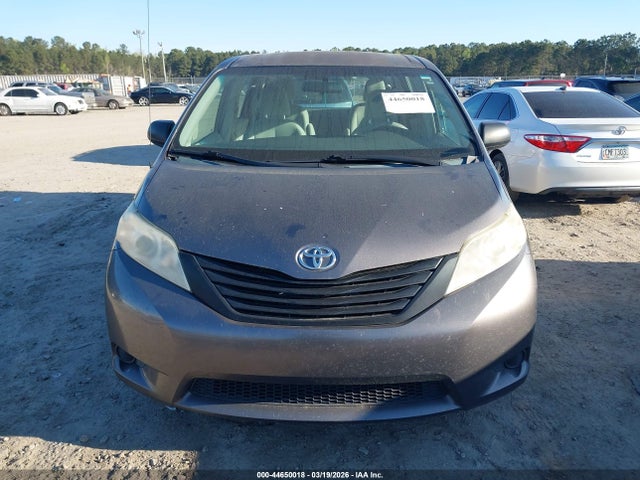 Toyota Sienna Base V6 7 Passenger