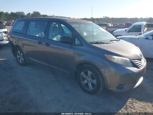 Salvage Toyota Sienna Image