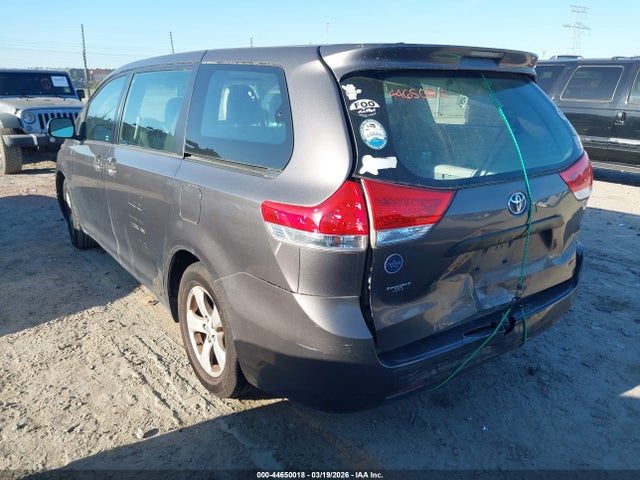 Toyota Sienna Base V6 7 Passenger