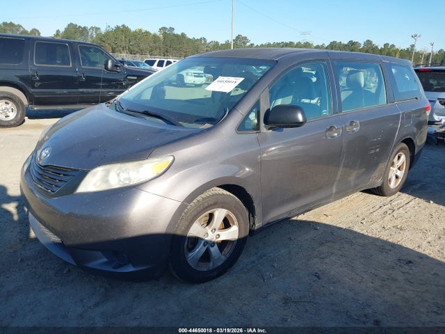 Toyota Sienna Base V6 7 Passenger