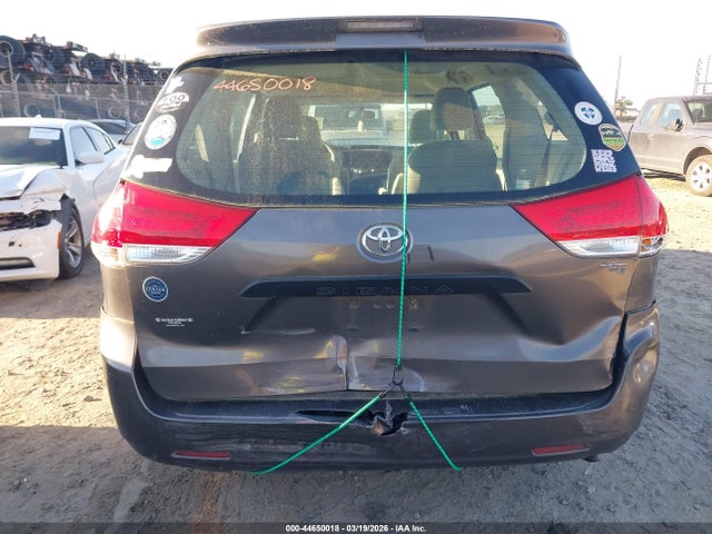 Toyota Sienna Base V6 7 Passenger