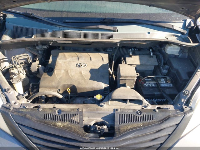 Toyota Sienna Base V6 7 Passenger
