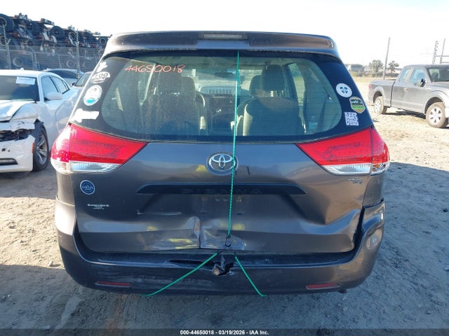 Toyota Sienna Base V6 7 Passenger