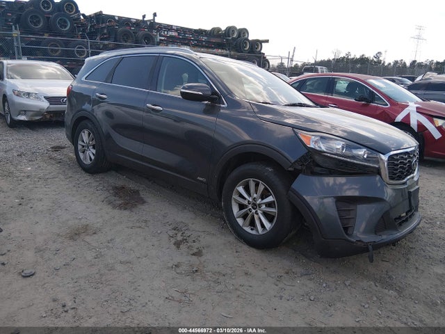 Salvage Kia Sorento Image