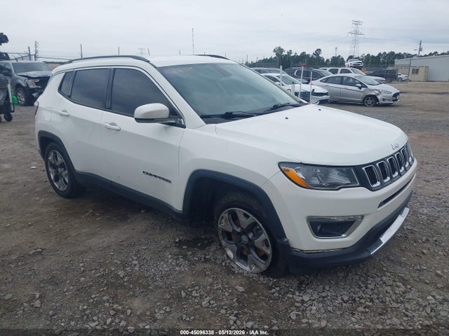 Salvage Jeep Compass Image