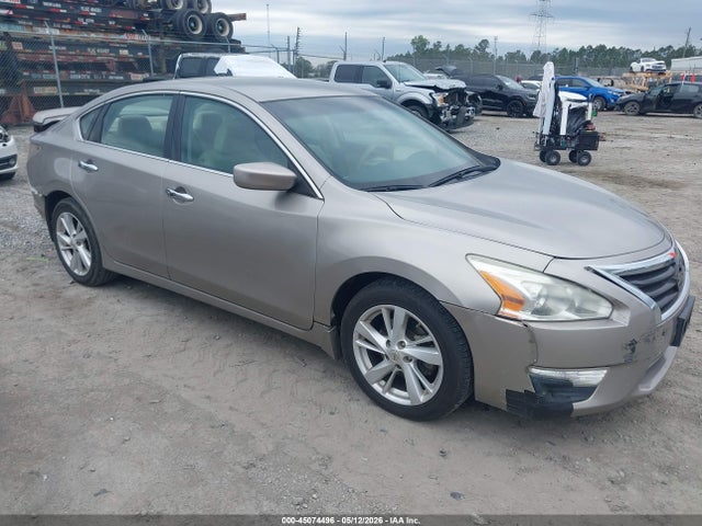 Salvage Nissan Altima Image