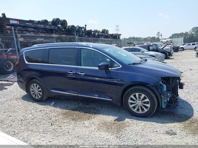 Chrysler Pacifica Touring L