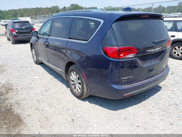 Chrysler Pacifica Touring L