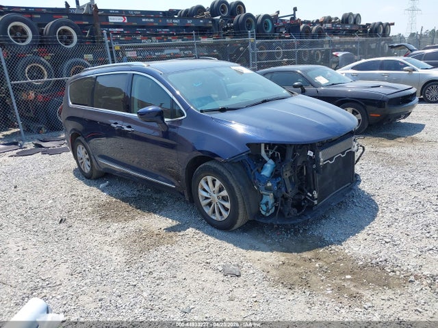 Salvage Chrysler Pacifica Image