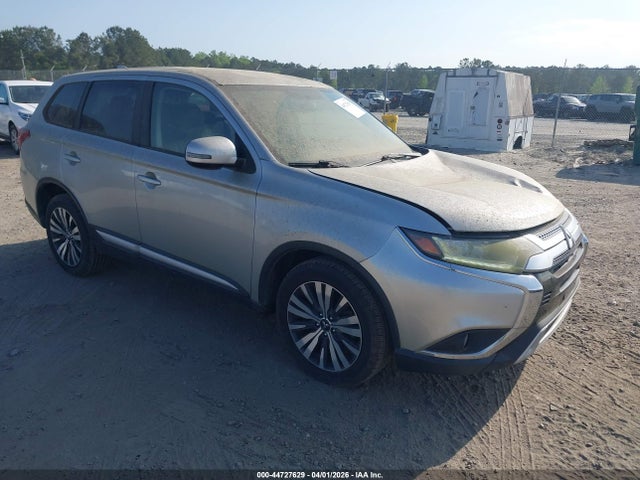 Salvage Mitsubishi Outlander Image