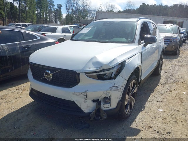 Volvo XC40 B5 Plus Dark Theme