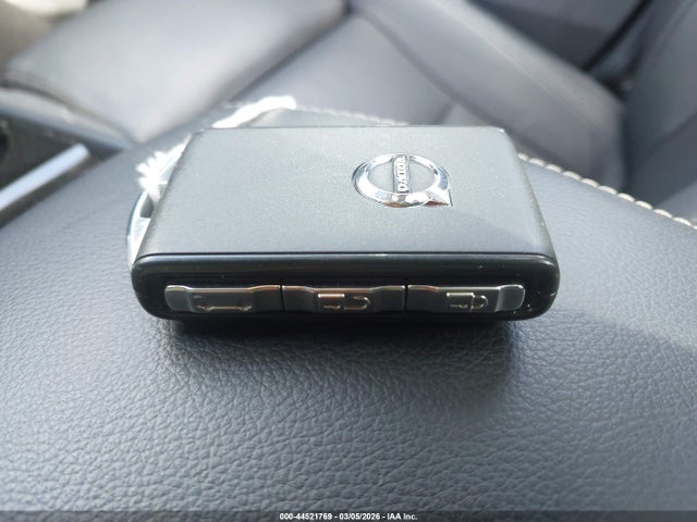 Volvo XC40 B5 Plus Dark Theme