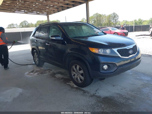Salvage Kia Sorento Image