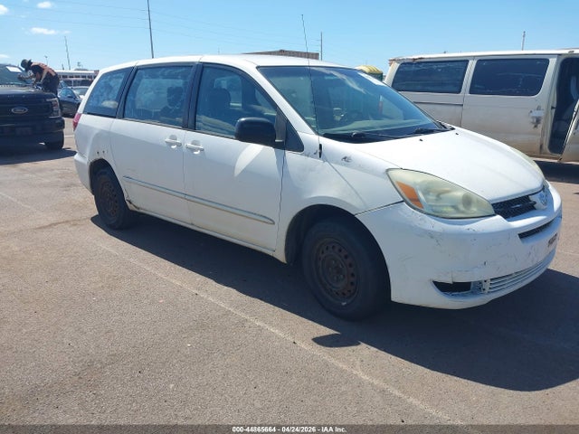 Salvage Toyota Sienna Image