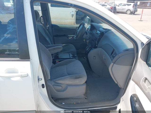 Toyota Sienna Le
