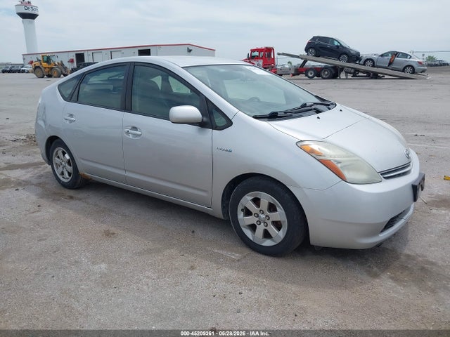 Salvage Toyota Prius Image