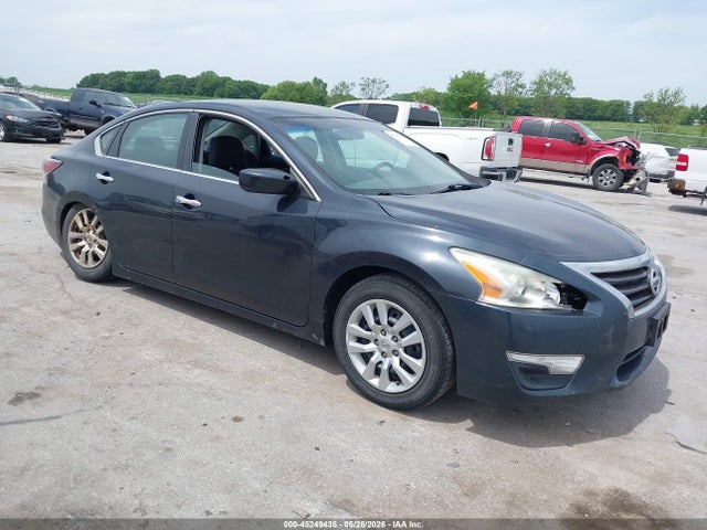 Salvage Nissan Altima Image