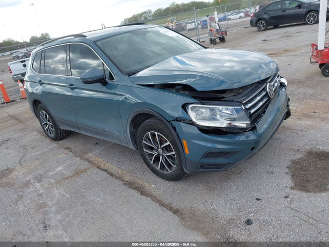 Salvage Volkswagen Tiguan Image