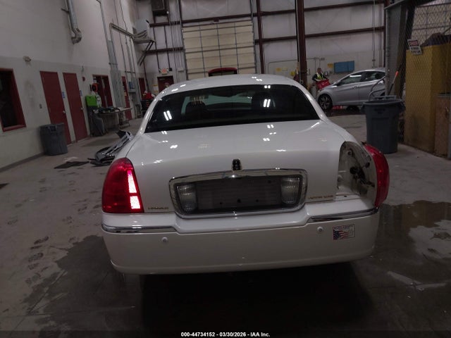 Lincoln Towncar Signature