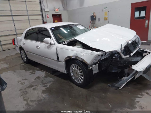 Salvage Lincoln Towncar Image