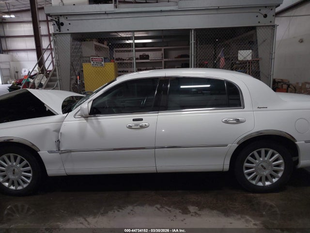Lincoln Towncar Signature