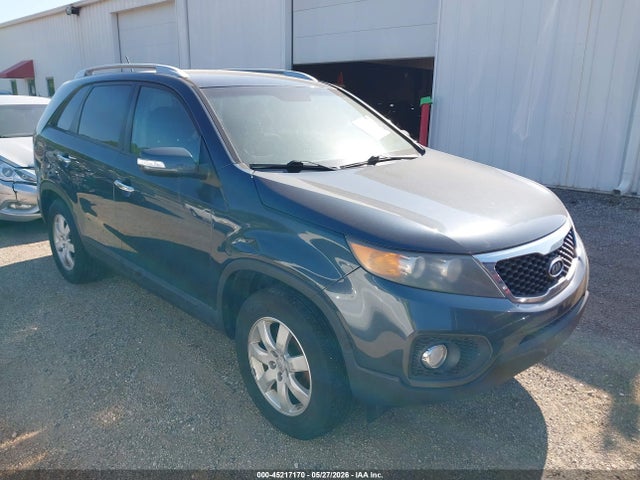 Salvage Kia Sorento Image