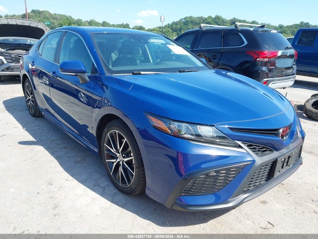 Salvage Toyota Camry Image
