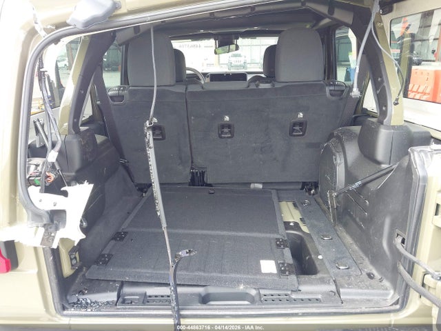 Jeep Wrangler 4-door Summit 4x4