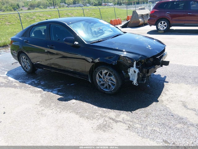 Salvage Hyundai ELANTRA Image