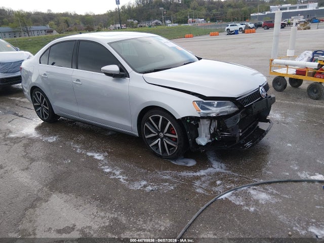 Salvage Volkswagen Jetta Image