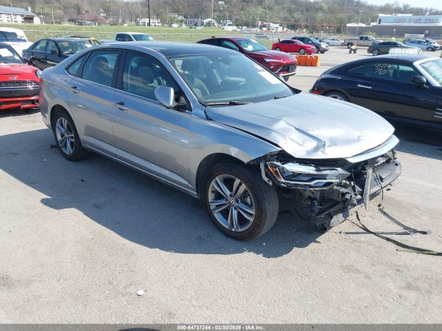 Salvage Volkswagen Jetta Image