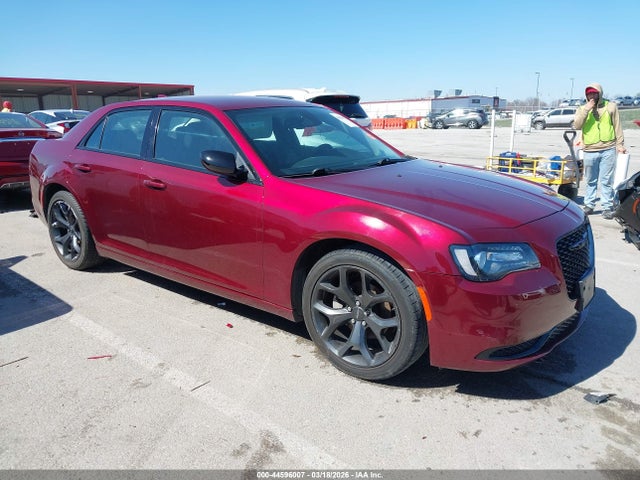 Salvage Chrysler 300 Image