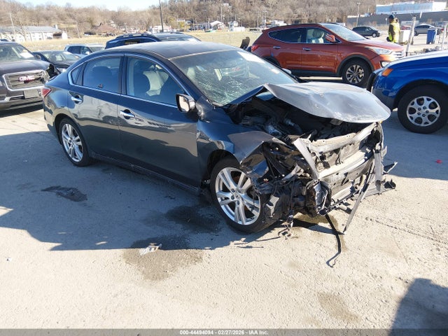 Salvage Nissan Altima Image