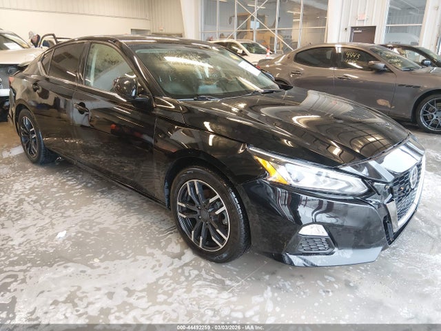 Salvage Nissan Altima Image